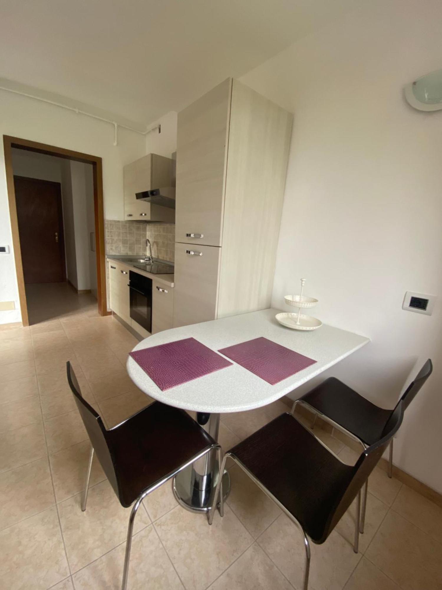Peonia Apartment - Appartamento Vista Lago เลซเซโน ภายนอก รูปภาพ