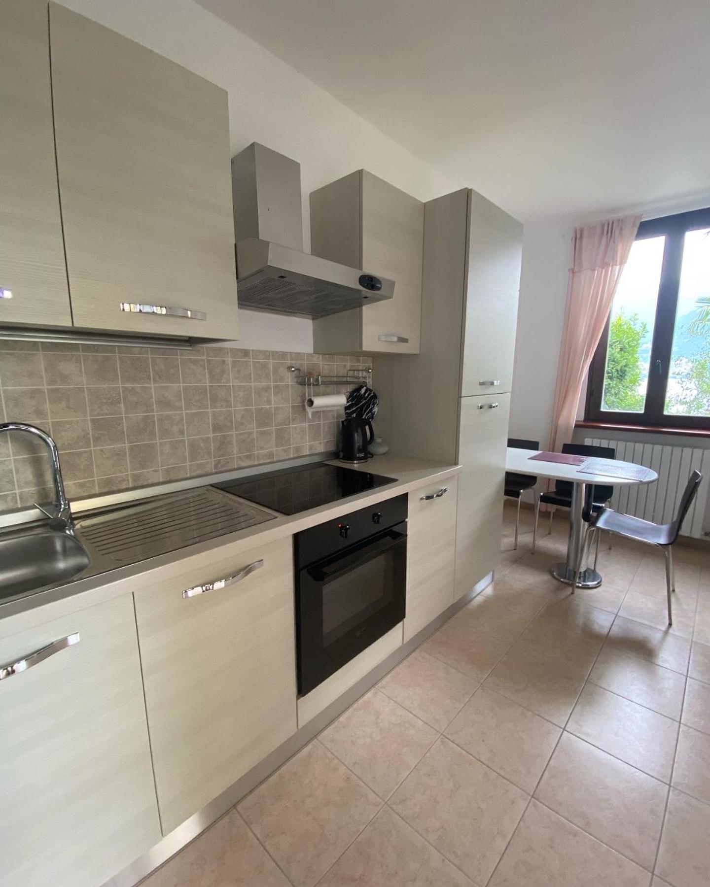 Peonia Apartment - Appartamento Vista Lago เลซเซโน ภายนอก รูปภาพ