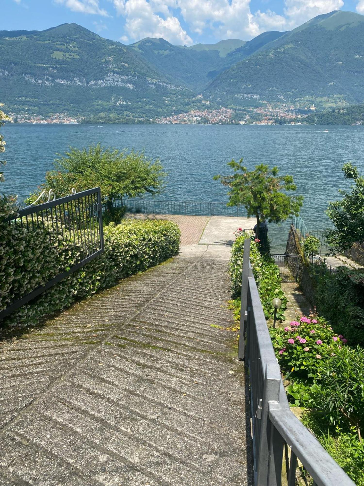 Peonia Apartment - Appartamento Vista Lago เลซเซโน ภายนอก รูปภาพ