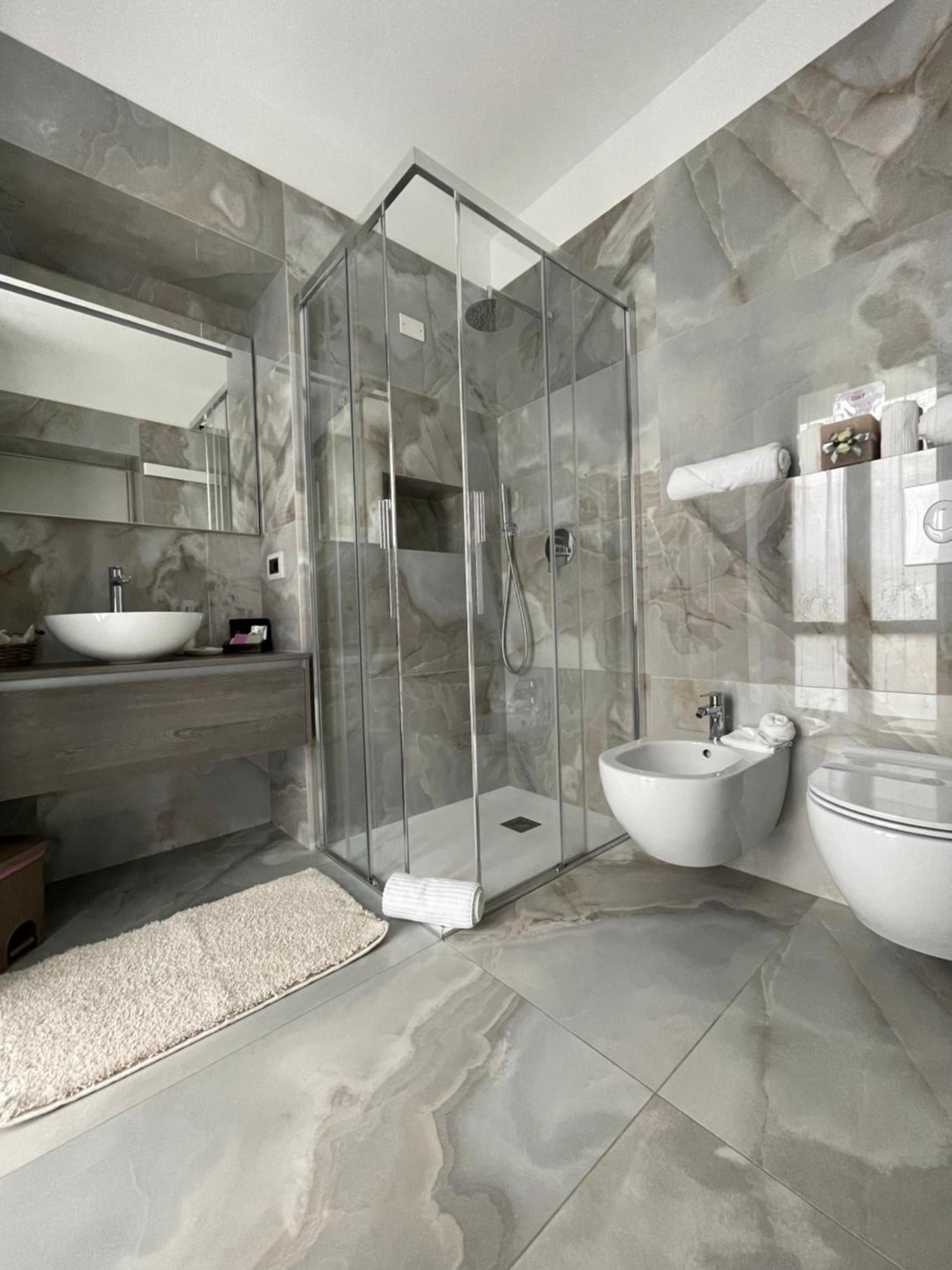 Peonia Apartment - Appartamento Vista Lago เลซเซโน ภายนอก รูปภาพ